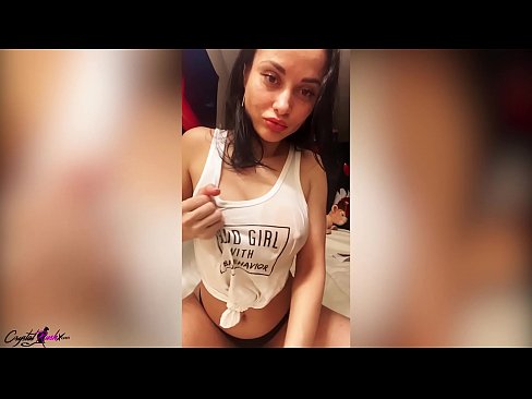 ❤️ Vollbusige hübsche Frau wichst ihre Muschi und streichelt ihre riesigen Titten in einem nassen T-Shirt ☑ Super sex bei de.higlass.ru ☑